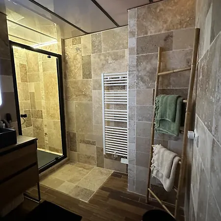 Le Cinq Maison De Village Les Grignan Hébergement de vacances Chantemerle-lès-Grignan